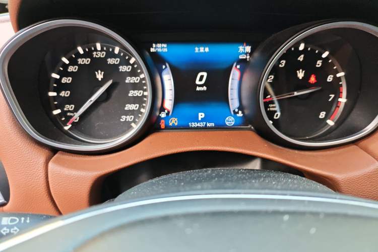 Used Maserati Levante 2016 3.0T Standard Edition Odometer Close Up