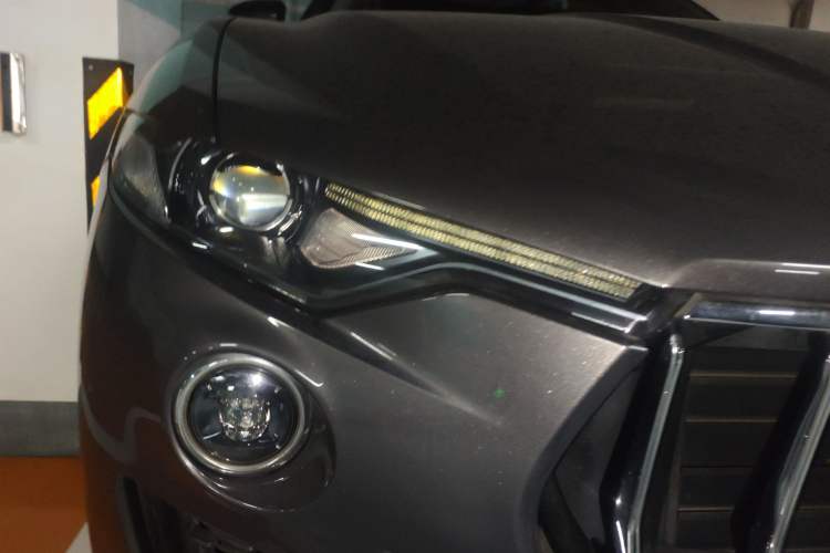 Used Maserati Levante 2016 3.0T Standard Edition Right Front Headlight