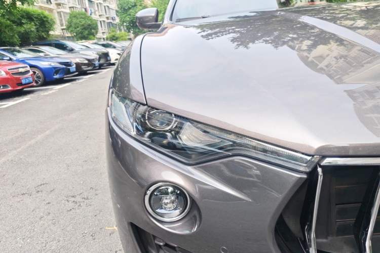 Used Maserati Levante 2016 3.0T Standard Edition Right Front Headlight