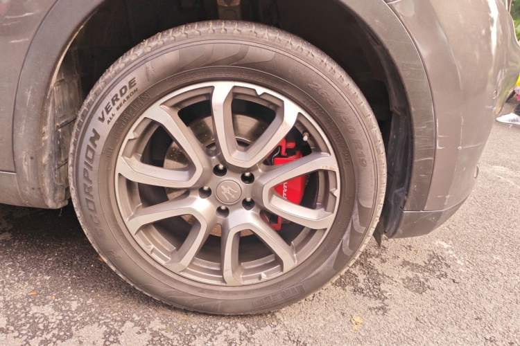 Used Maserati Levante 2016 3.0T Standard Edition Right Front Wheel Hub