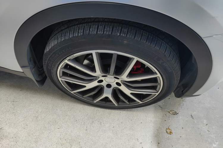 Used Maserati Levante 2016 3.0T Standard Edition Right Front Wheel Hub