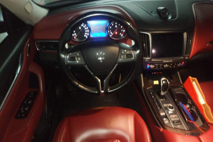 Used Maserati Levante 2016 3.0T Standard Edition Steering Wheel