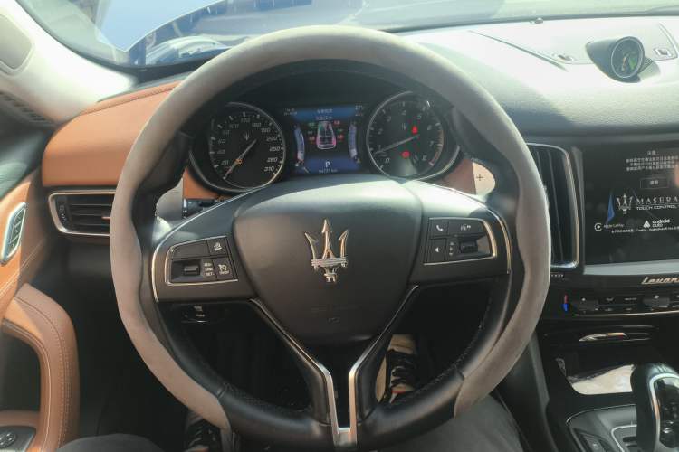 Used Maserati Levante 2016 3.0T Standard Edition Steering Wheel