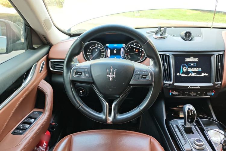 Used Maserati Levante 2016 3.0T Standard Edition Steering Wheel