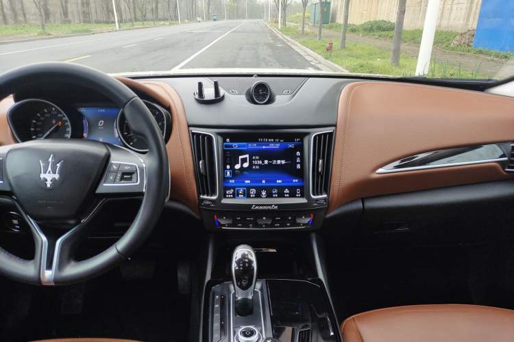 Used Maserati Levante 2016 3.0T Standard Edition Audio And AC Panel