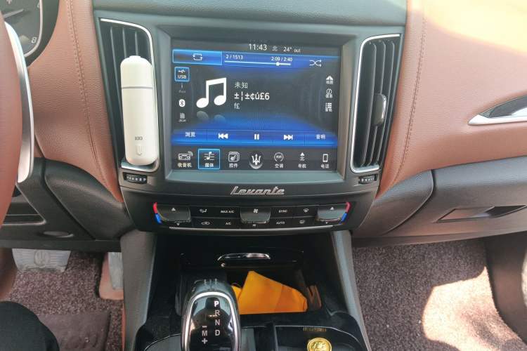 Used Maserati Levante 2016 3.0T Standard Edition Audio And AC Panel