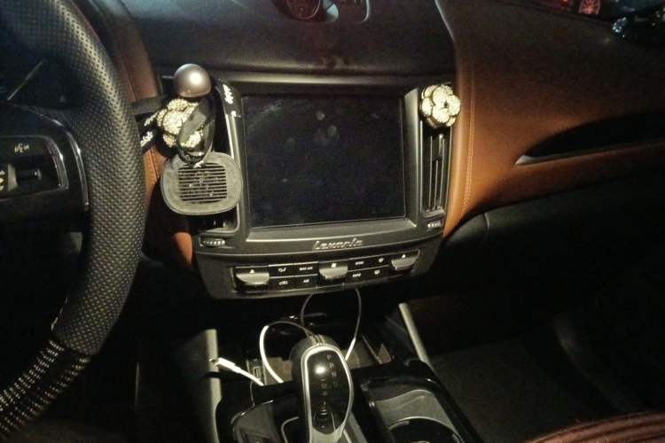 Used Maserati Levante 2016 3.0T Standard Edition Audio And AC Panel