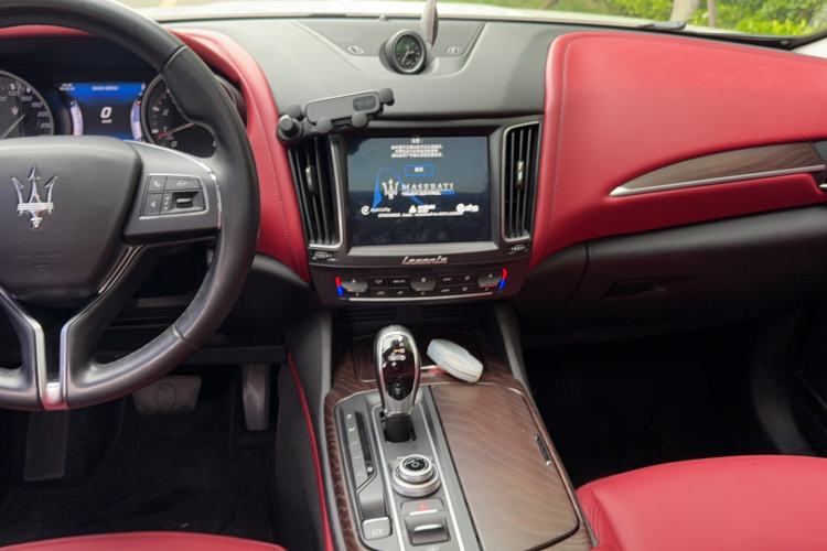 Used Maserati Levante 2016 3.0T Standard Edition Audio And AC Panel