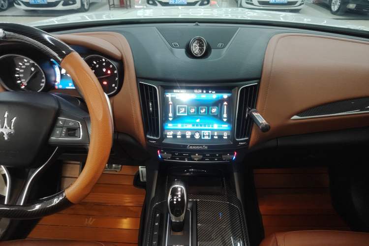 Used Maserati Levante 2016 3.0T Standard Edition Audio And AC Panel