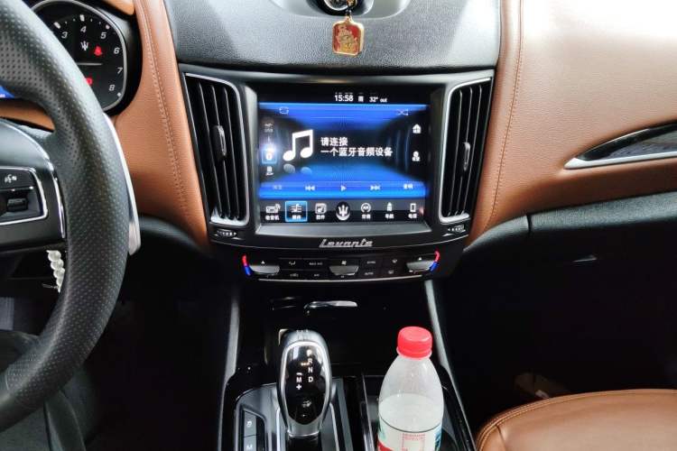 Used Maserati Levante 2016 3.0T Standard Edition Audio And AC Panel
