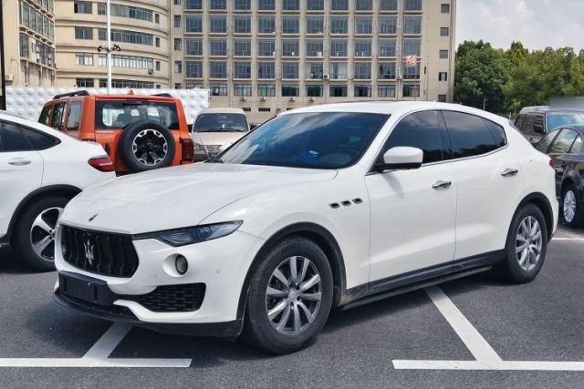 Ojetý Maserati Levante 2016 3.0T Standard Edition
