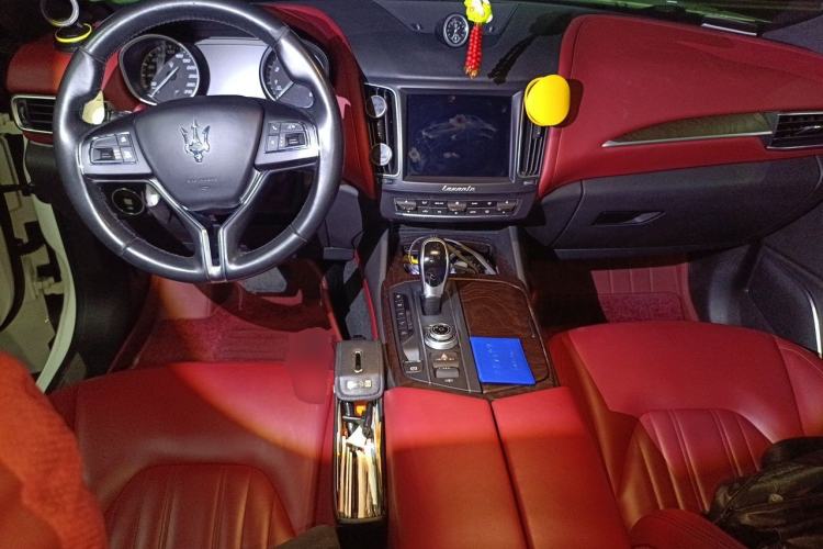 Used Maserati Levante 2016 3.0T Standard Edition Center Console