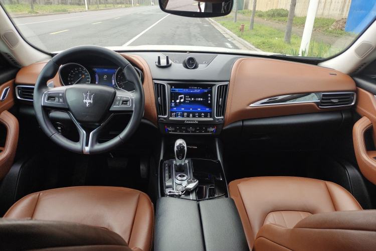 Used Maserati Levante 2016 3.0T Standard Edition Center Console