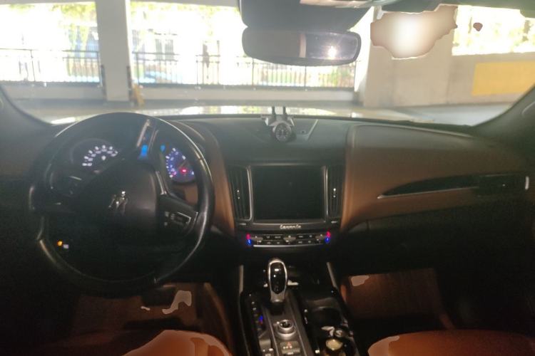 Used Maserati Levante 2016 3.0T Standard Edition Center Console