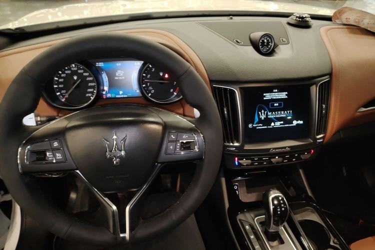 Used Maserati Levante 2016 3.0T Standard Edition Center Console