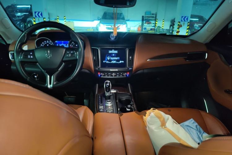 Used Maserati Levante 2016 3.0T Standard Edition Center Console