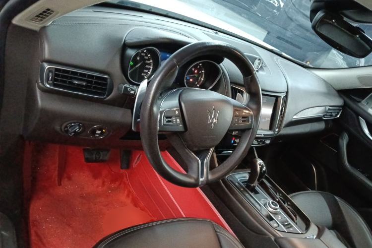 Used Maserati Levante 2016 3.0T Standard Edition Center Console