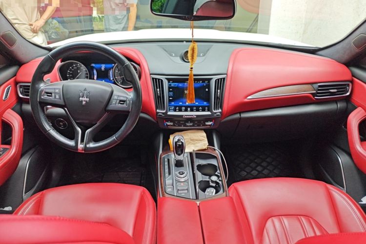 Used Maserati Levante 2016 3.0T Standard Edition Center Console