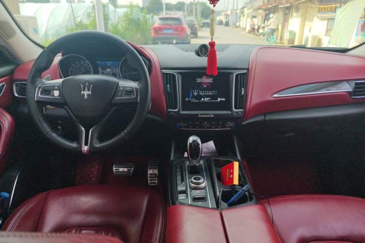 Used Maserati Levante 2016 3.0T Standard Edition Center Console
