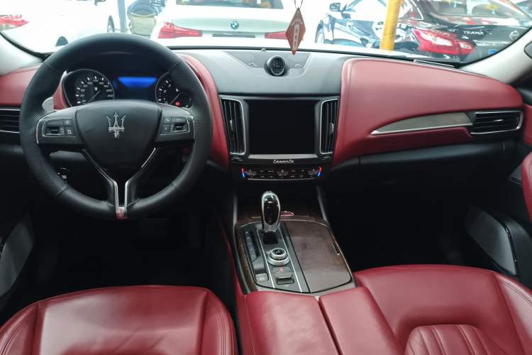 Used Maserati Levante 2016 3.0T Standard Edition Center Console