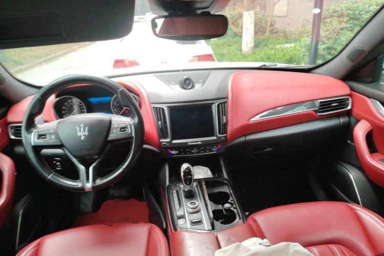 Used Maserati Levante 2016 3.0T Standard Edition Center Console