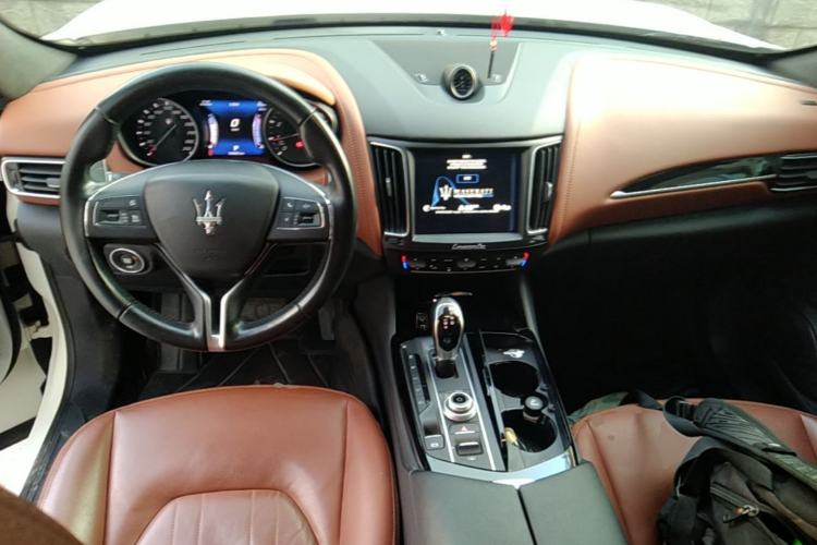 Used Maserati Levante 2016 3.0T Standard Edition Center Console