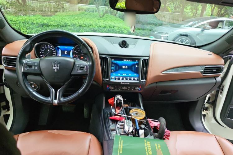Used Maserati Levante 2016 3.0T Standard Edition Center Console