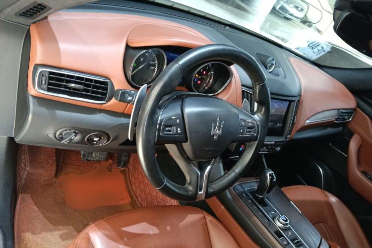 Used Maserati Levante 2016 3.0T Standard Edition Center Console