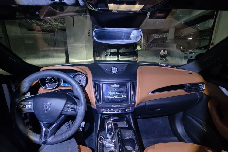 Used Maserati Levante 2016 3.0T Standard Edition Center Console