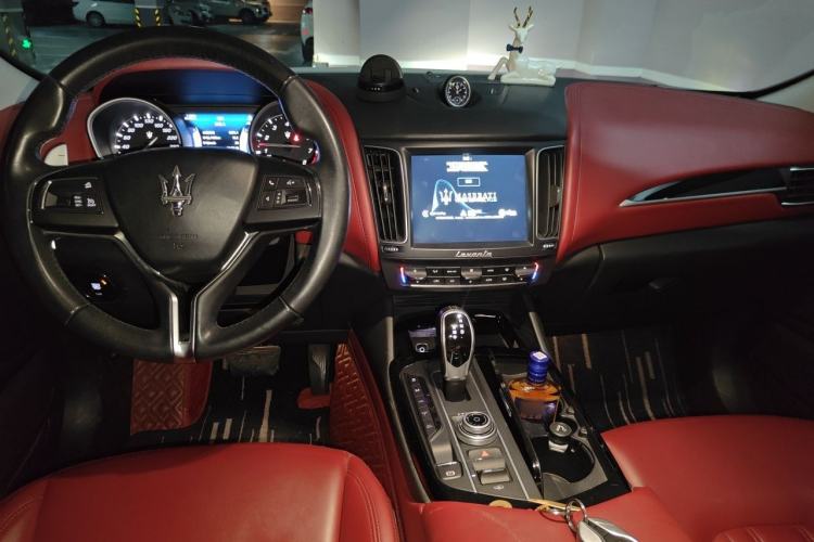 Used Maserati Levante 2016 3.0T Standard Edition Center Console