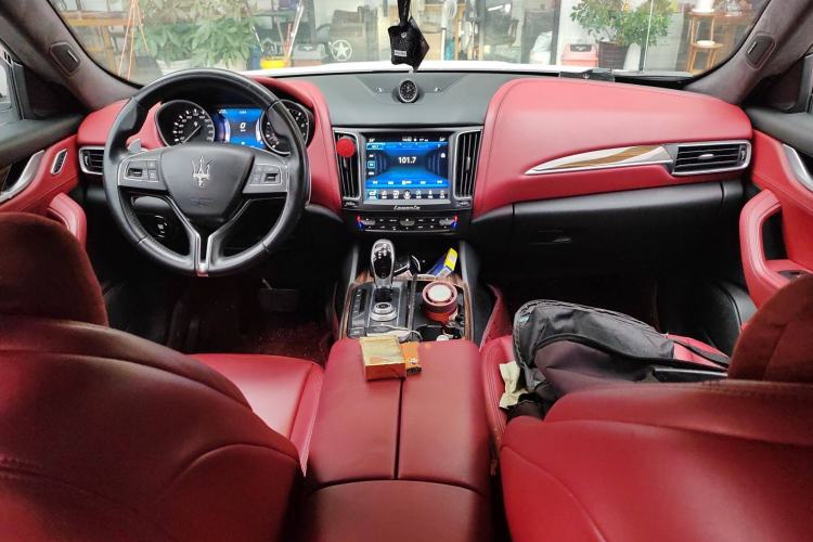 Used Maserati Levante 2016 3.0T Standard Edition Center Console