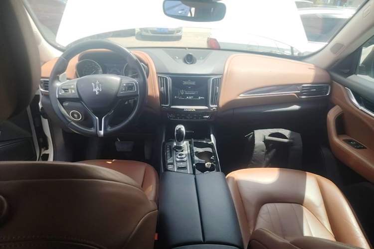 Used Maserati Levante 2016 3.0T Standard Edition Center Console