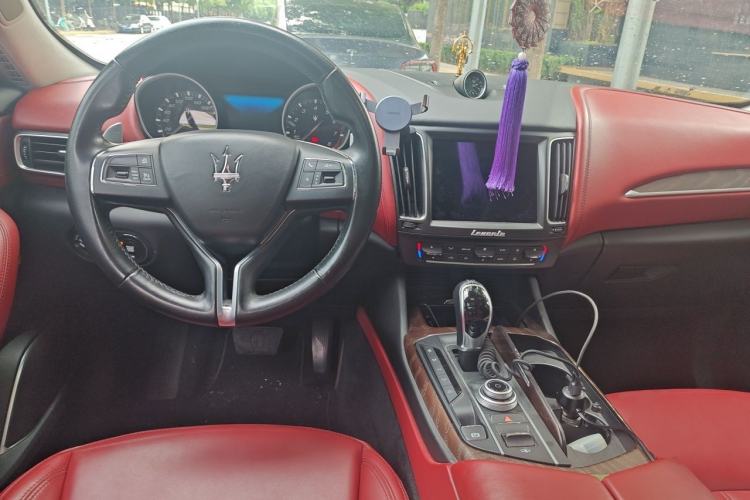Used Maserati Levante 2016 3.0T Standard Edition Center Console