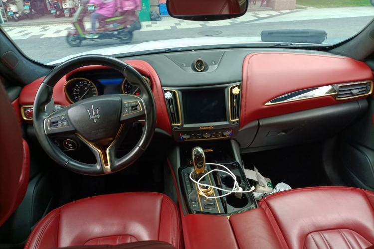 Used Maserati Levante 2016 3.0T S Standard Model Center Console
