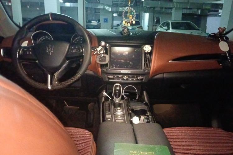 Used Maserati Levante 2016 3.0T Standard Edition Center Console
