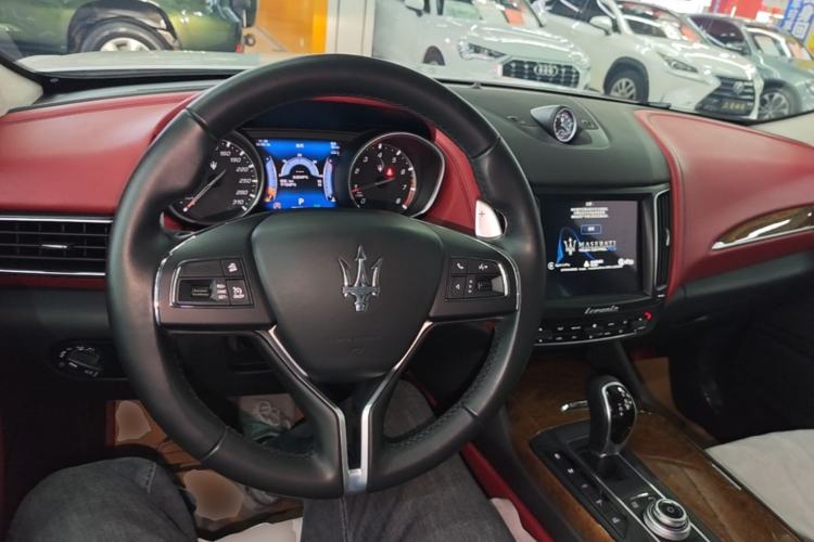 Used Maserati Levante 2016 3.0T Standard Edition Center Console