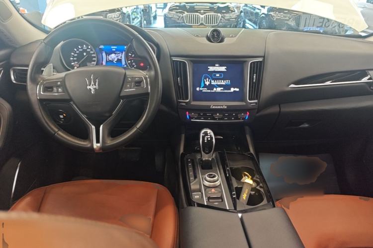 Used Maserati Levante 2016 3.0T Standard Edition Center Console