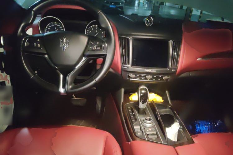 Used Maserati Levante 2016 3.0T Standard Edition Center Console