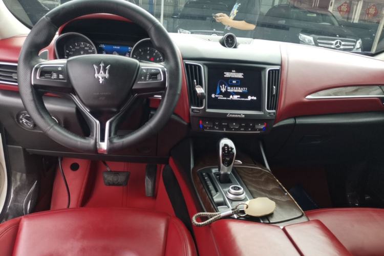 Used Maserati Levante 2016 3.0T Standard Edition Center Console