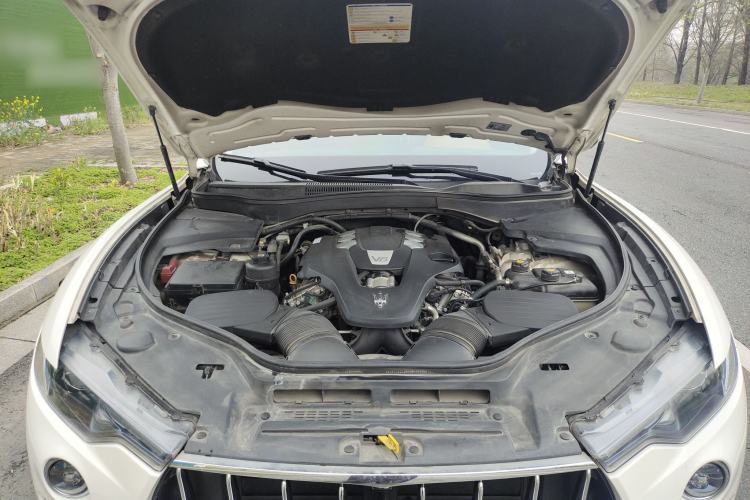 Used Maserati Levante 2016 3.0T Standard Edition Engine Bay
