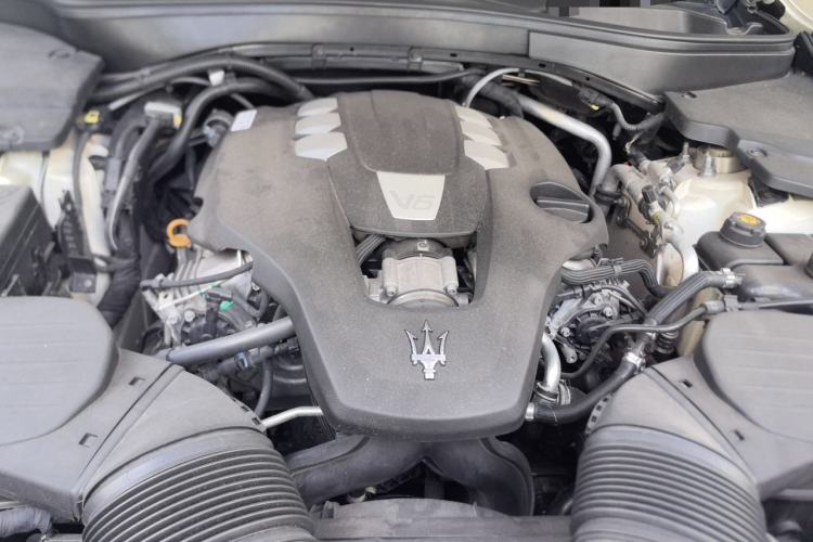 Used Maserati Levante 2016 3.0T Standard Edition Engine Bay