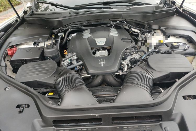 Used Maserati Levante 2016 3.0T Standard Edition Engine Bay
