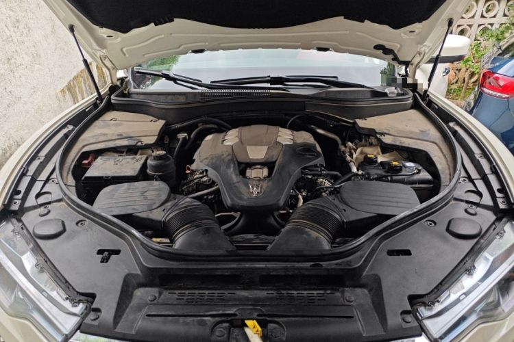 Used Maserati Levante 2016 3.0T Standard Edition Engine Bay