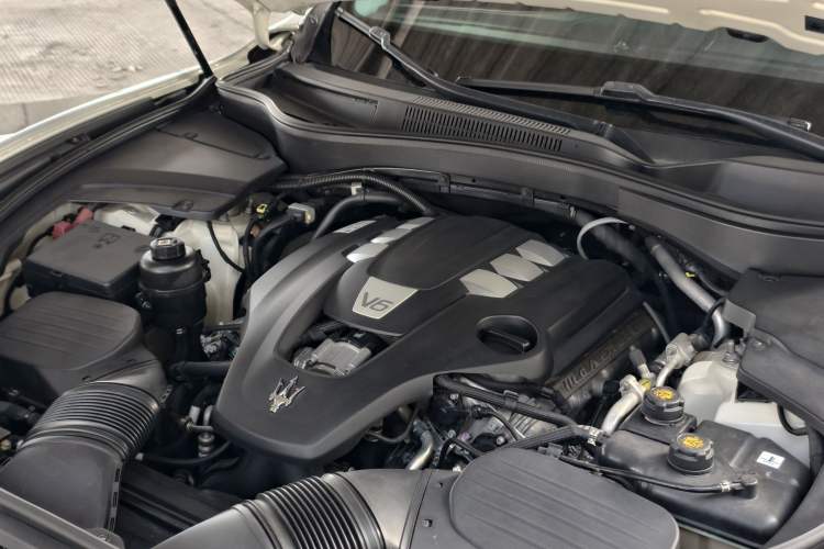 Used Maserati Levante 2016 3.0T Standard Edition Engine Bay