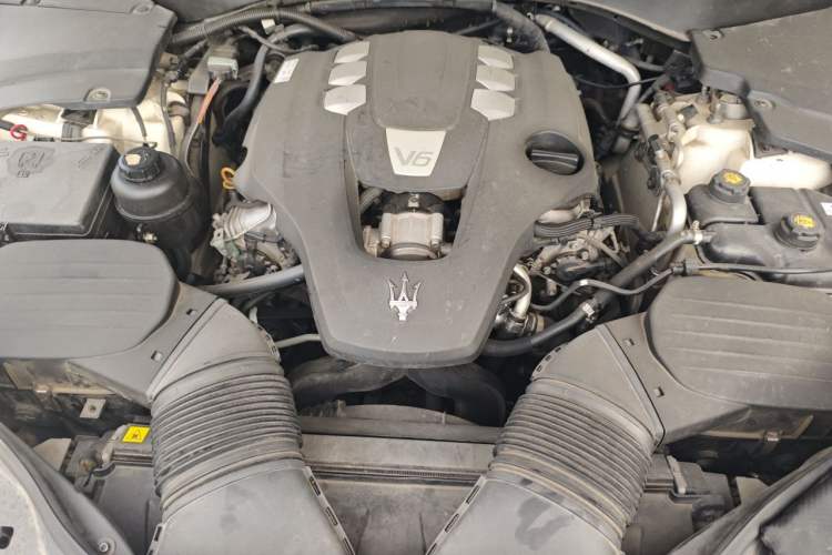 Used Maserati Levante 2016 3.0T Standard Edition Engine Bay