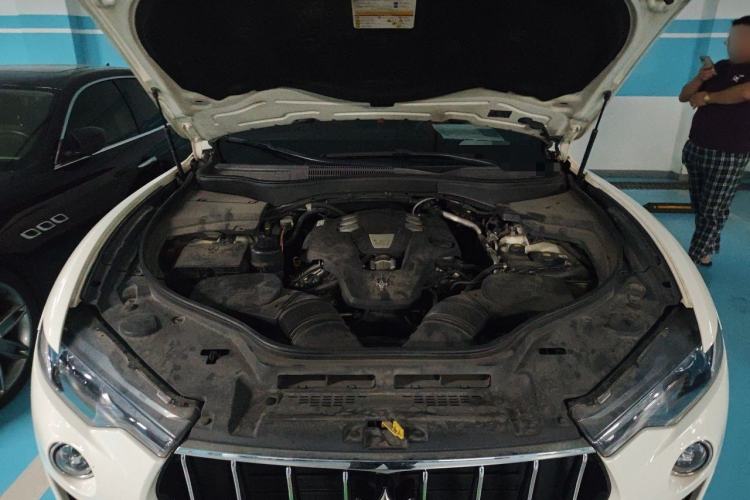 Used Maserati Levante 2016 3.0T Standard Edition Engine Bay