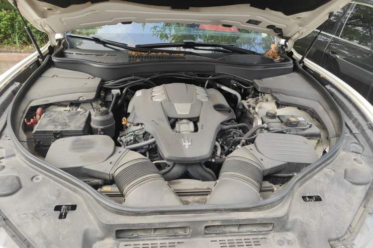 Used Maserati Levante 2016 3.0T Standard Edition Engine Bay