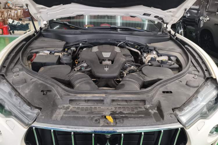 Used Maserati Levante 2016 3.0T Standard Edition Engine Bay