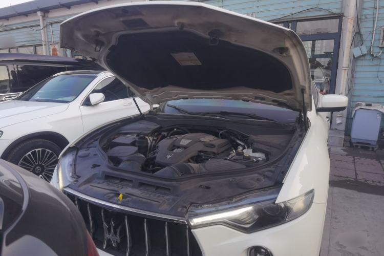 Used Maserati Levante 2016 3.0T Standard Edition Engine Bay