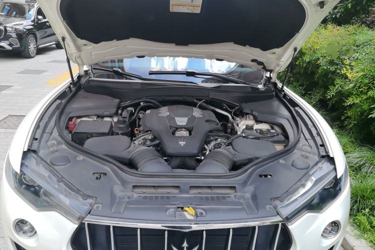 Used Maserati Levante 2016 3.0T Standard Edition Engine Bay